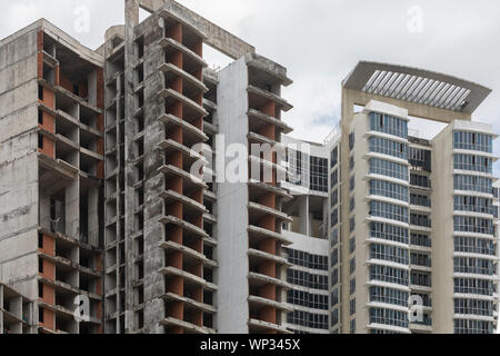 Partiellement terminé massive du développement résidentiel et du site de construction à Ho Chi Minh City, Vietnam, Asie du sud-est Banque D'Images