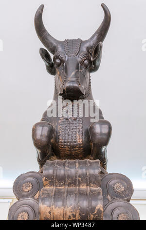 La colonne Capital, Bull Head, Persépolis, Musée de l'Iran Ancien, Musée National d'Iran, Téhéran, Iran Banque D'Images