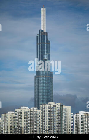 Étude de l'architecture en parfaite d'après-midi la lumière de Landmark Building à Ho Chi Minh Ville (Saigon) le Vietnam. C'est le plus grand bâtiment en S E Asia Banque D'Images