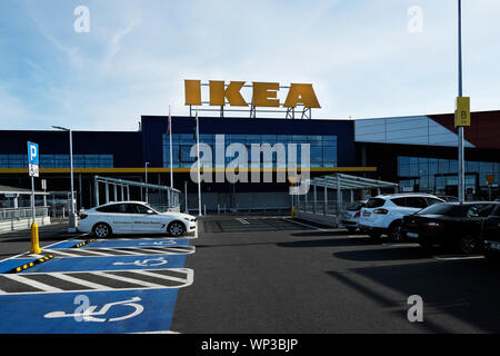 Célèbre magasin Ikea suédois géant à Lublin, avec stationnement pour les personnes handicapées à l'extérieur Banque D'Images