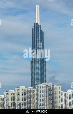 Étude de l'architecture en parfaite d'après-midi la lumière de Landmark Building à Ho Chi Minh Ville (Saigon) le Vietnam. C'est le plus grand bâtiment en S E Asia Banque D'Images