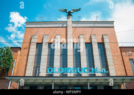 Olomouc, République tchèque - 19 juin 2019 : La gare principale d'Olomouc Banque D'Images