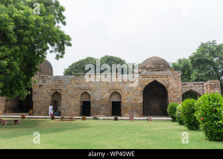 Ruines d'Alauddin Khilji madrasa du au complexe qûtb, Qutub Minar, New Delhi, Inde Banque D'Images