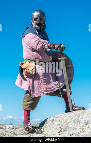 VIKING SUR LES ROCHERS avec des armures Banque D'Images