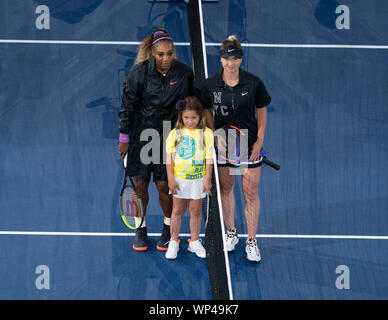 New York, États-Unis. 05 Sep, 2019. Serena Williams (USA) et Elina Svitolina (Ukraine) pose des demi-finale avant de nous ouvrir à des championnats à Billie Jean King National Tennis Center (photo de Lev Radin/Pacific Press) Credit : Pacific Press Agency/Alamy Live News Banque D'Images