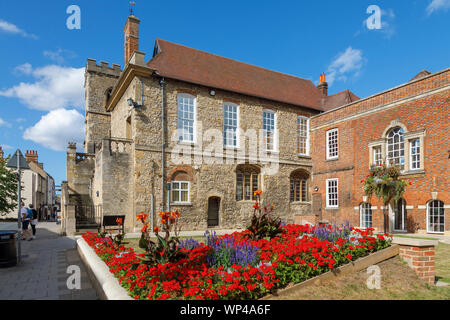 Guildhall et médiévale et de l'hôpital du Roysse Grammar School, bâtiments historiques d'Abingdon-on-Thames, Oxfordshire, le sud-est de l'Angleterre, lors d'une journée ensoleillée Banque D'Images