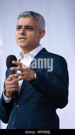 Londres, Royaume-Uni. 4th septembre 2019. Sadiq Khan, politicien britannique, membre du parti travailliste et maire de avec microphone. Credit: Joe Kuis / Alamy News Banque D'Images