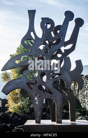 Lanzarote, Espagne octobre 15 2018: Sculpture de Cesar Manrique près de sa maison qui est maintenant une fondation à Taro de Taiche, destination touristique populaire Banque D'Images