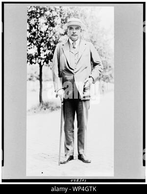 John Pierpont Morgan, Jr., portrait en pied, debout, face à l'avant Banque D'Images