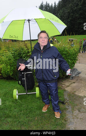 Tutzing, Allemagne. 07Th Nov, 2019. Elmar Wepper acteur prend part à la 6e Club de golf sur le Lac de Starnberg au Tabaluga Golf Cup au profit de la Fondation Michael Roll, une fiducie de la fondation Tabaluga Children's Foundation. Credit : Ursula Düren/dpa/Alamy Live News Banque D'Images