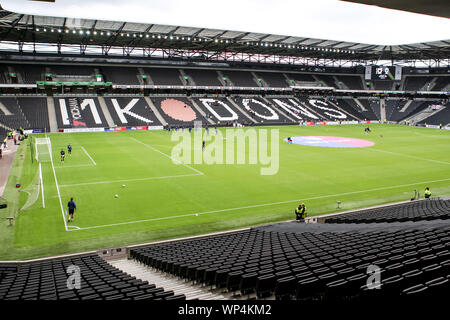 Milton Keynes, Royaume-Uni. 07Th Nov, 2019. Stadium MK général de droit au cours de l'EFL Sky Bet League 1 match entre Milton Keynes Dons et l'AFC Wimbledon à stade:mk, Milton Keynes, Angleterre le 7 septembre 2019. Photo de Ken d'Étincelles. Usage éditorial uniquement, licence requise pour un usage commercial. Aucune utilisation de pari, de jeux ou d'un seul club/ligue/dvd publications. Credit : UK Sports Photos Ltd/Alamy Live News Banque D'Images