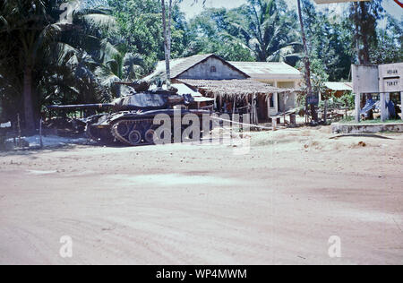 Vietnam-Krieg / Guerre du Vietnam - Vietnam Süd Heer / armée de la République du Vietnam leichter Kampfpanzer / Light Tank M41 Walker Bulldog Banque D'Images