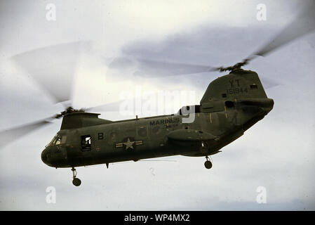 Vietnam-Krieg / Guerre du Vietnam - USMC United States Marine Corps Boeing-Vertol CH-46D Sea Knight Banque D'Images