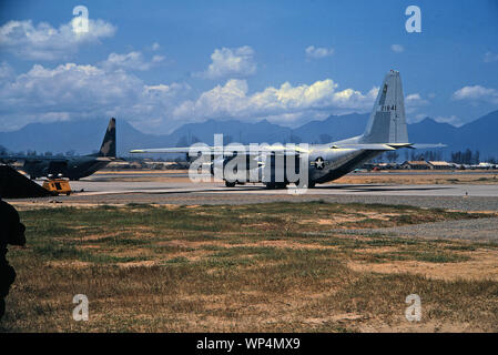 Vietnam-Krieg / Guerre du Vietnam - USAF United States Air Force Lockheed C-130E Hercules Banque D'Images