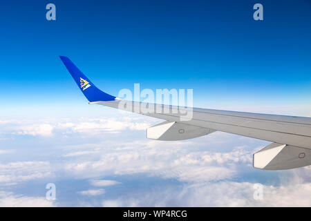 Air Astana dans le ciel Banque D'Images