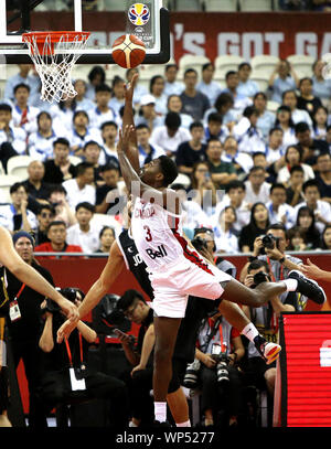 Shanghai, Chine. Sep 7, 2019. Melvin Ejim du Canada pousses durant la p match entre le Canada et la Jordanie à la FIBA 2019 Coupe du Monde à Shanghai, la Chine orientale, le 7 septembre 2019. Crédit : Chen Fei/Xinhua/Alamy Live News Banque D'Images