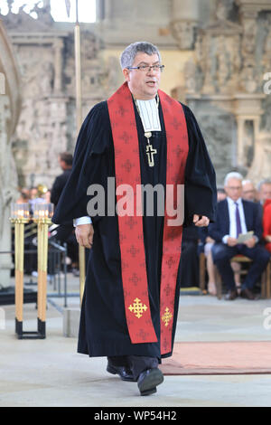 07 septembre 2019, la Saxe-Anhalt, Magdeburg : Friedrich Kramer, le nouvel évêque régional de l'Église protestante en Allemagne Centrale, a été présenté à son bureau dans la Cathédrale de Magdebourg au cours d'un service divin. Photo : Peter Gercke/dpa-Zentralbild/dpa Banque D'Images