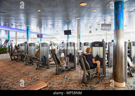 Indépendance de la mer intérieur gym sport loisirs activité de loisirs gymnase équipement Royal Caribbean bateau de croisière indépendance de la mer Banque D'Images