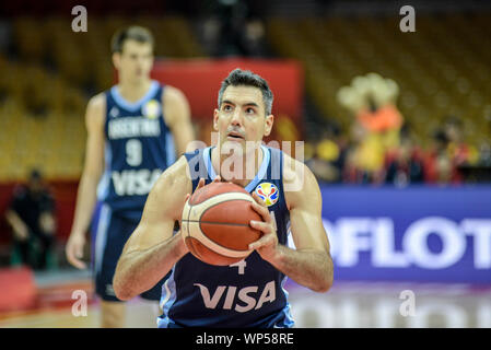 Luis Scola (Argentine) tournage d'un coup franc. Coupe du Monde de Basket-ball de la FIBA, Chine 2019. Premier tour Banque D'Images