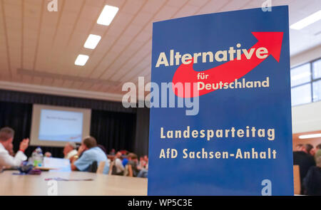 Septembre 07, 2019 Weißandt Gölzau-Saxe-anhalt, : Les délégués s'asseoir dans une salle polyvalente à l'État partie de la conférence AfD Saxe-anhalt. La question centrale est l'élection d'un nouvel état de la cour d'arbitrage. Photo : Peter Endig/dpa-Zentralbild/dpa Banque D'Images