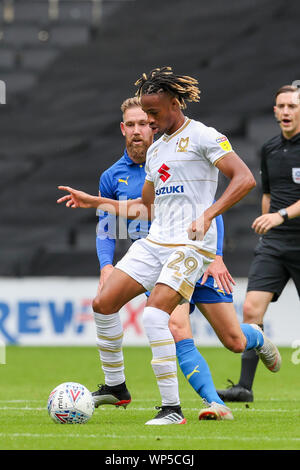 Milton Keynes, Royaume-Uni. Sep 7, 2019. MK Dons David Kasumu pendant le ciel parier Ligue 1 match entre MK Dons et l'AFC Wimbledon à Stade MK, Milton Keynes le samedi 7 septembre 2019. (Crédit : John Cripps | MI News) usage éditorial uniquement, licence requise pour un usage commercial. Photographie peut uniquement être utilisé pour les journaux et/ou magazines des fins éditoriales Crédit : MI News & Sport /Alamy Live News Banque D'Images