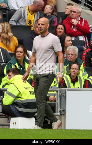 Milton Keynes, Royaume-Uni. Sep 7, 2019. MK Dons manager Paul Tisdale pendant le ciel parier Ligue 1 match entre MK Dons et l'AFC Wimbledon à Stade MK, Milton Keynes le samedi 7 septembre 2019. (Crédit : John Cripps | MI News) usage éditorial uniquement, licence requise pour un usage commercial. Photographie peut uniquement être utilisé pour les journaux et/ou magazines des fins éditoriales Crédit : MI News & Sport /Alamy Live News Banque D'Images