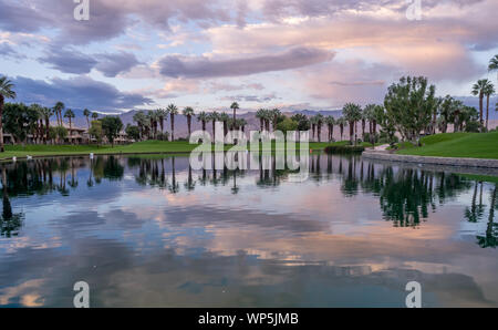 Vue de l'eau dispose d'un terrain de golf à l'hôtel JW Marriott Desert Springs Resort & Spa le 19 novembre 2015 à Palm Desert, CA. Le Marriott est popula Banque D'Images