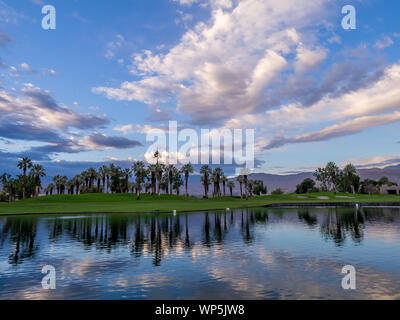 Vue de l'eau dispose d'un terrain de golf à l'hôtel JW Marriott Desert Springs Resort & Spa le 19 novembre 2015 à Palm Desert, CA. Le Marriott est popula Banque D'Images