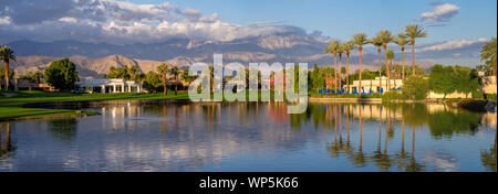 Vue de l'eau dispose d'un terrain de golf à l'hôtel JW Marriott Desert Springs Resort & Spa le 19 novembre 2015 à Palm Desert, CA. Le Marriott est popula Banque D'Images