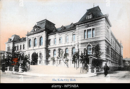 [ 1910 - Japon ] L'Hôtel de ville de Kobe - Kobe Hôtel de ville dans la ville de Kobe, Hyogo Prefecture au début des années 1910. Le bâtiment était situé à côté de la Cour de district local, sur l'ancien terrain de Hachinomiya Jinja, un temple shinto. C'était la deuxième ville de Kobe et achevé en 1909 Bureau de Meiji (42). 20e siècle vintage carte postale. Banque D'Images