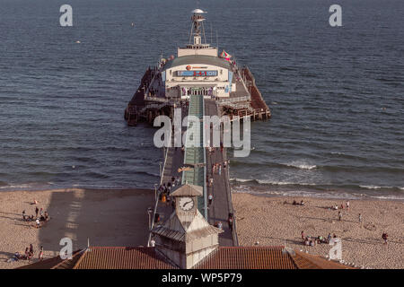 La jetée de Bournemouth en été Banque D'Images