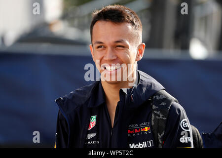 Monza, Italie. Sep 7, 2019. Formula 1 Grand Prix d'Italie - séance de qualifications. Alexander Albon de Honda Red Bull dans le paddock durant le Grand Prix F1 d'Italie Crédit : Marco Canoniero/Alamy Live News Banque D'Images
