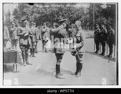 Le roi George V, le Colonel français décore Banque D'Images