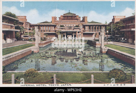 [ 1920 Japon - Tokyo Imperial Hotel conçu par Frank Lloyd Wright ] - La Teikoku Hotel (Hôtel Imperial) conçu par Frank Lloyd Wright, à Tokyo. La première Teikoku Hotel a ouvert ses portes le 20 novembre 1890. Il a été détruit par un incendie le 16 avril 1922. Le 1 septembre 1923, le bâtiment conçu par Frank Lloyd Wright a été ouverte. Ce bâtiment a été démoli en 1968. En raison de la demi-teinte du processus d'impression utilisé pour cette carte postale, cette image ne semble pas bon au-delà de format carte postale. 20e siècle vintage carte postale. Banque D'Images