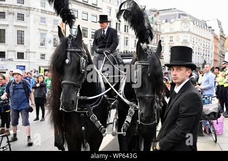 Londres. UK. 7 septembre 2019. Funérailles nationales pour l'Inconnue cycliste organisée par l'extinction de la rébellion. Vélo & Die-In de protestation nationale. Trafalgar Square, Londres. UK Crédit : michael melia/Alamy Live News Banque D'Images