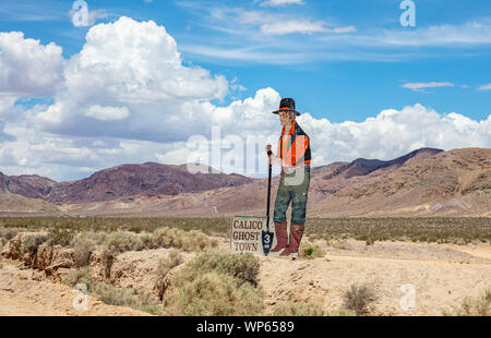 Calico ghost town Californie, USA. 29 mai, 2019. Miner l'homme avec une pelle, parc à thème calicot panneau Banque D'Images