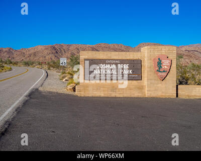 Panneau d'entrée à Joshua Tree National Park le 14 novembre 2015 en Californie. Le parc comprend la réunion du désert de Mojave et la Colorado eco Banque D'Images
