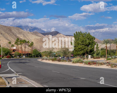 Afficher le long de la route 111 dans le 15 novembre 2015 à Palm Springs, en Californie. L'Autoroute 111 s'exécute par le biais de Palm Desert, Palm Springs et de la cathédrale de la ville, suis Banque D'Images