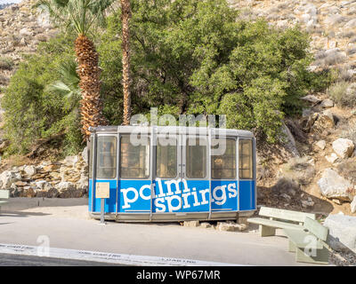 Tramway Aérien de Palm Springs de montagne le 15 novembre 2015 à Valley Station, l'une des cabines d'origine utilisé pour transporter les visiteurs à la montagne Statio Banque D'Images