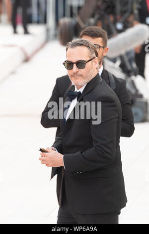 Venise, Italie. 07Th Nov, 2019. Joaquin Phoenix s'occupe le tapis rouge pour la cérémonie de remise des prix au cours du 76e Festival du Film de Venise au Palazzo del Cinema sur Septembre 07, 2019 à Venise, Italie. Credit : Roberto Ricciuti/éveil/Alamy Live News Banque D'Images