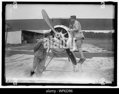LANGLEY FIELD, VA. Avion NIEUPORT FRANÇAIS, type 17, AVEC LE CAPT. J.C. BARTOLF ET LT.E. LeMAITRE Banque D'Images