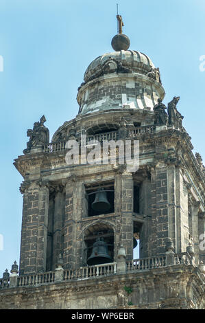 La Catedral Bell Tower, Cathédrale Métropolitaine de l'assomption de Marie de la ville de Mexico. Banque D'Images