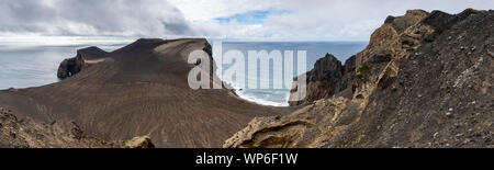 Paysage panoramique de la nouvelle naissance terre des Capelinhos éruption volcanique en 1957-1958 à l'île de Faial. Le Capelinhos est un volcan monogénique loca Banque D'Images