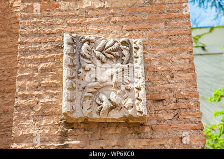 Détail de sculptures sur pierre à les anciennes ruines de la Domus Augustana sur le Mont Palatin à Rome Banque D'Images