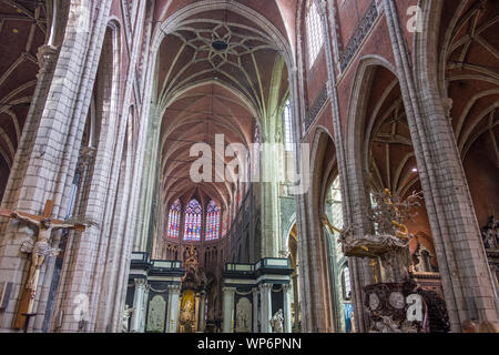 L'intérieur gothique de la Cathédrale Saint-Bavon. Centre historique de Gand, Flandre, Belgique, Union européenne. Banque D'Images