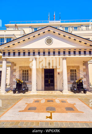 Lieu couvent, connu familièrement à Gibraltar en tant que numéro 6, le quartier général de Sa Majesté britannique, le Gouvernement de Gibraltar. Banque D'Images