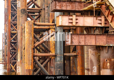 Grand pont en construction sur le Dniepr à Kiev Ukraine Banque D'Images