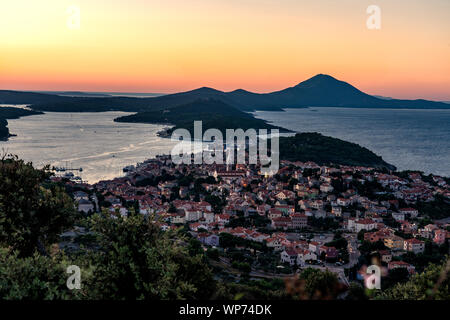 Vue panoramique sur les îles croates dans le golfe de Kvarner au coucher du soleil Banque D'Images