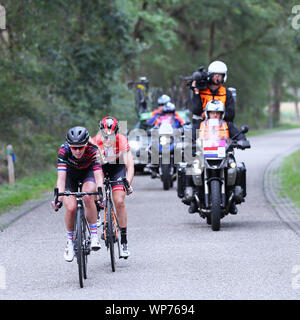 NIJVERDAL - 06-09-2019, randonnée à vélo, Boels Mesdames Tour, Etappe 3, Amalie Dideriksen et Katarzyna Niewiadoma dans le Chase Banque D'Images