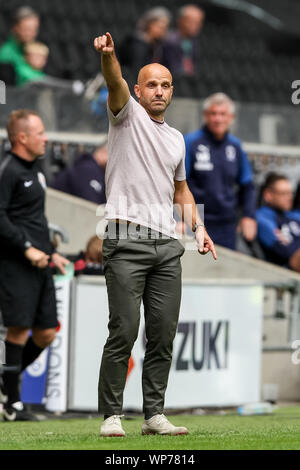 Milton Keynes, Royaume-Uni. 07Th Nov, 2019. MK Dons Manager Paul Tisdale pendant l'EFL Sky Bet League 1 match entre Milton Keynes Dons et l'AFC Wimbledon à stade:mk, Milton Keynes, Angleterre le 7 septembre 2019. Photo de Ken d'Étincelles. Usage éditorial uniquement, licence requise pour un usage commercial. Aucune utilisation de pari, de jeux ou d'un seul club/ligue/dvd publications. Credit : UK Sports Photos Ltd/Alamy Live News Banque D'Images